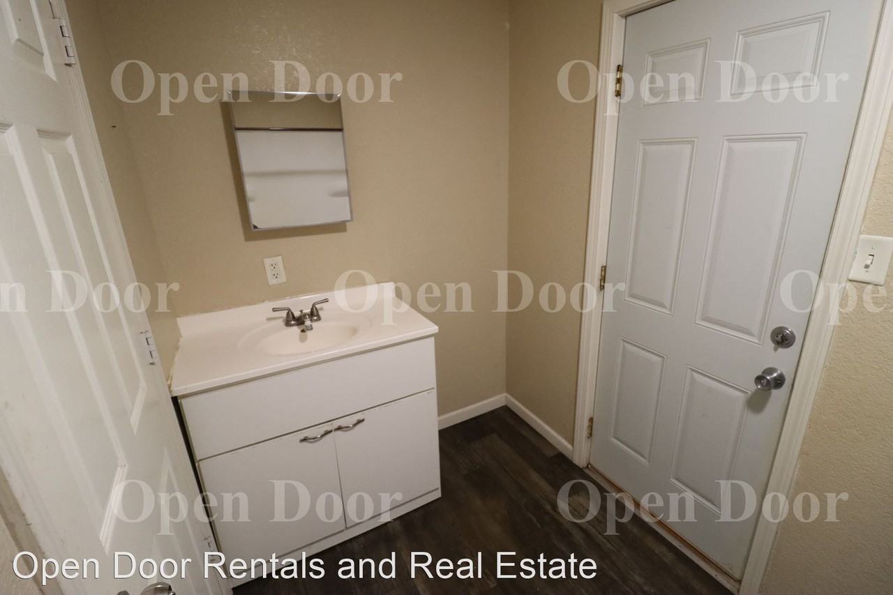 17630 Antwerp Rd - Photo 3 of 24