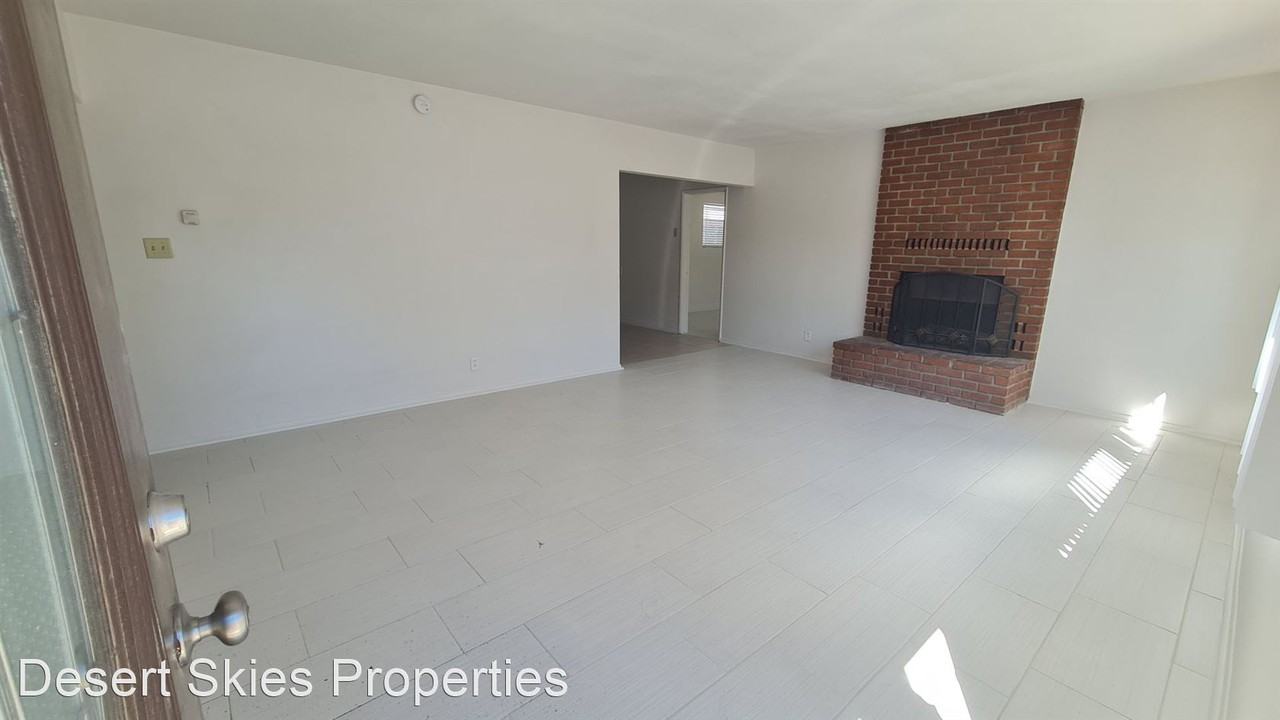 13161 E Avenue W11 - Photo 3 of 18