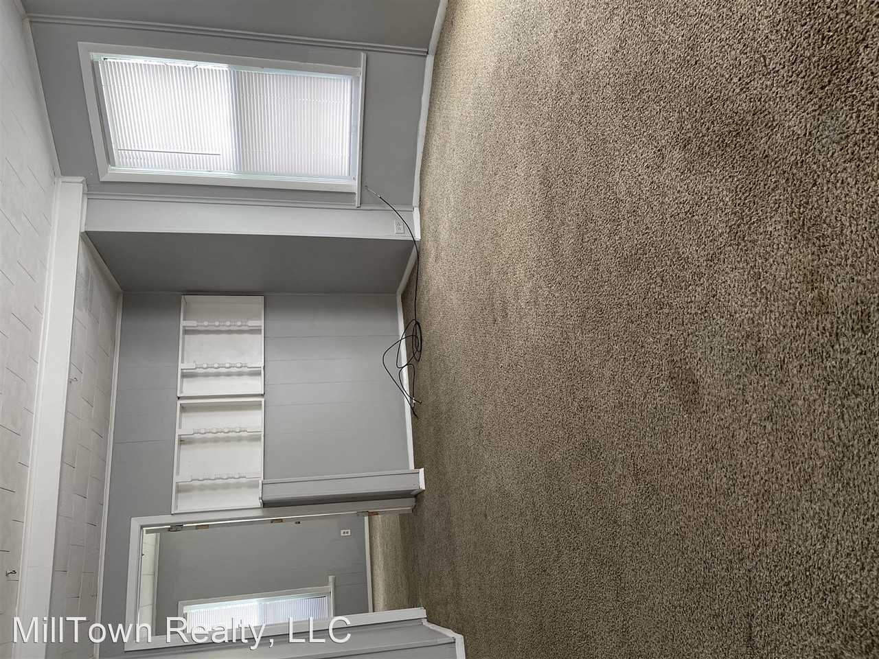 924 14 1/2 St. - Photo 3 of 8