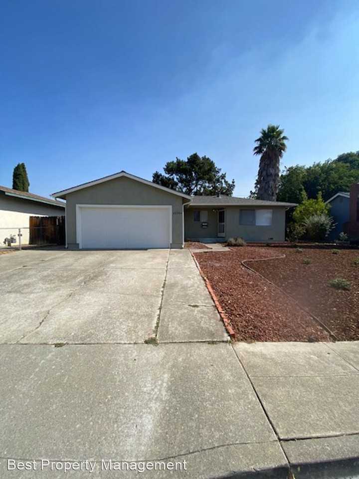 48354 Purpleleaf St - Photo 2 of 19