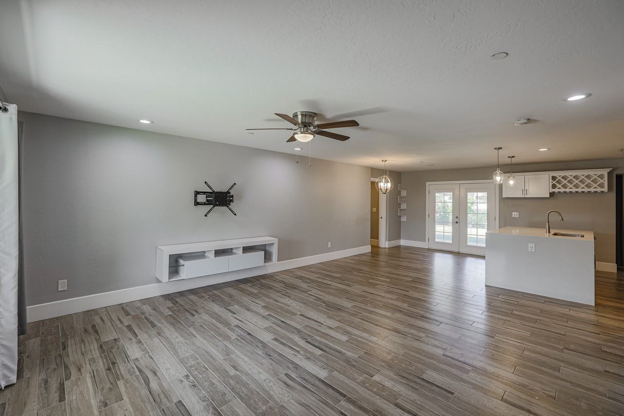 8120 E Amelia Ave - Photo 4 of 32