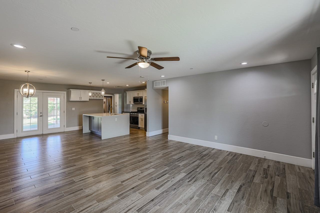 8120 E Amelia Ave - Photo 5 of 32