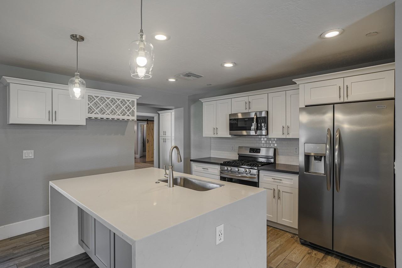 8120 E Amelia Ave - Photo 7 of 32
