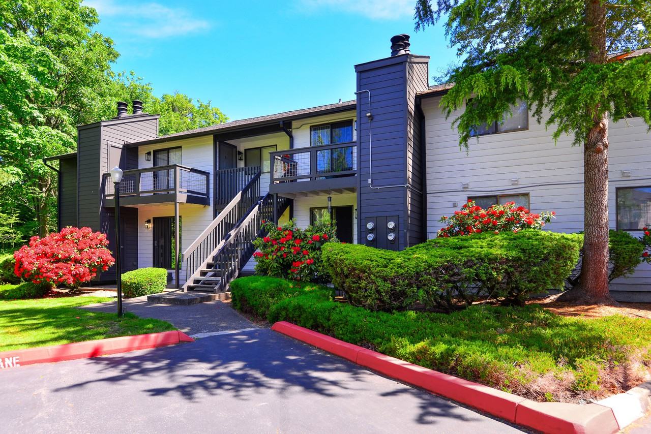 Woodlake Apartments - Photo 4 of 46