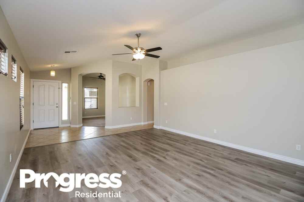 1168 W Oak Tree Ln - Photo 3 of 16