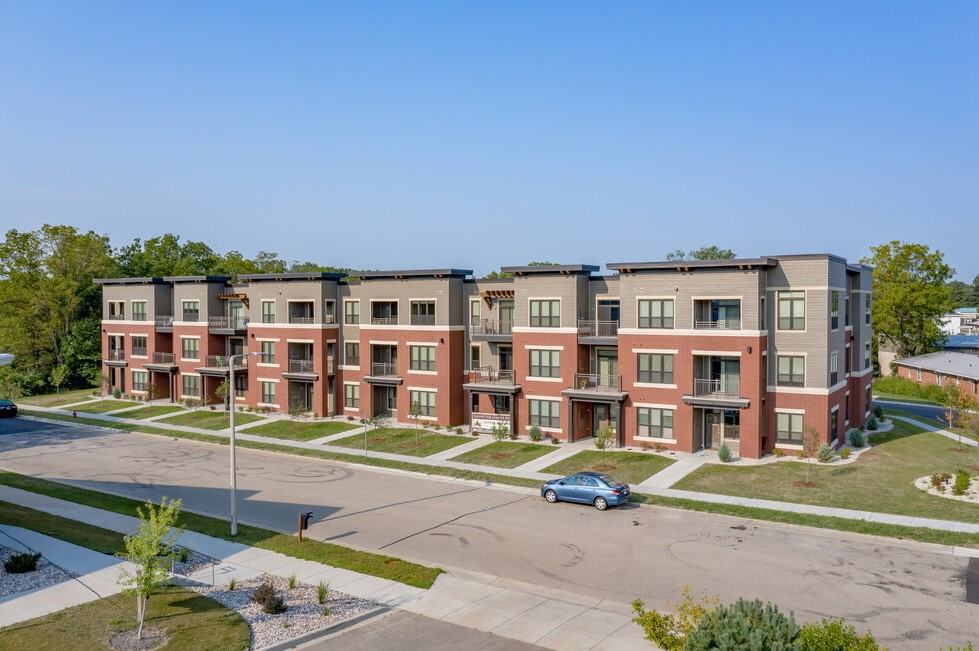 Lincoln Street Apartments - Photo 3 of 7