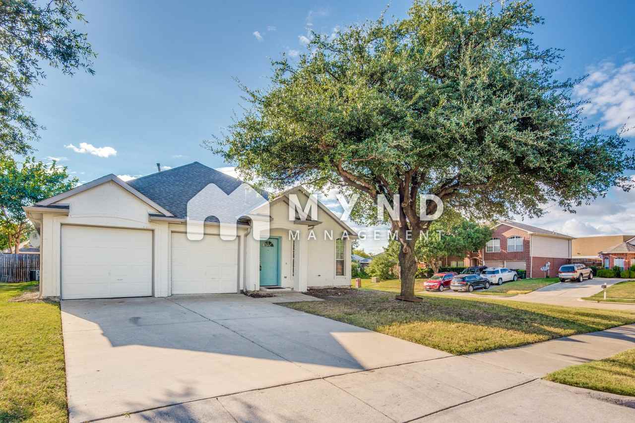 2709 Cheshire Dr - Photo 3 of 25