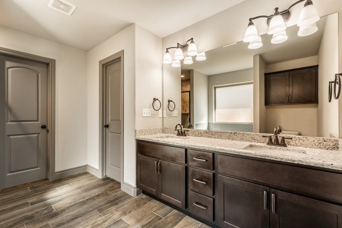 6133 Oxnard St #1 - Photo 5 of 10