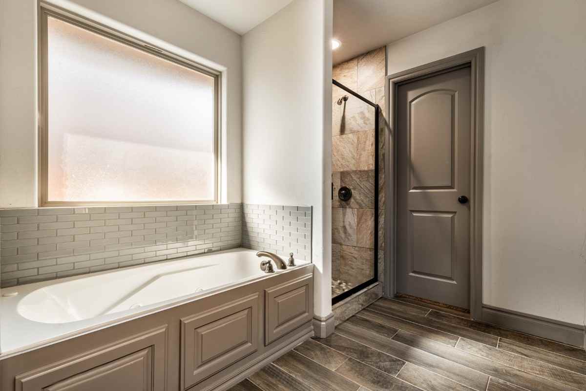 6133 Oxnard St #1 - Photo 6 of 10