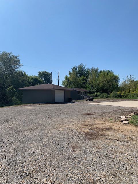 18507 Dover Rd - Photo 3 of 33