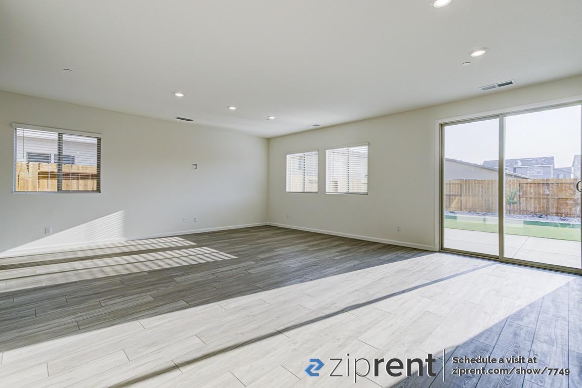 4081 Newmarket St - Photo 2 of 20