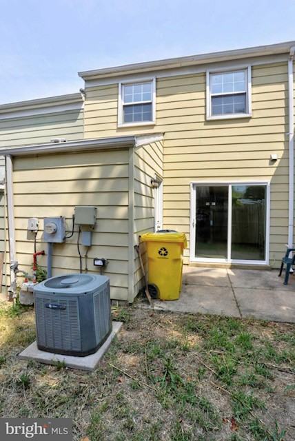 6421 Washington Sq - Photo 2 of 7