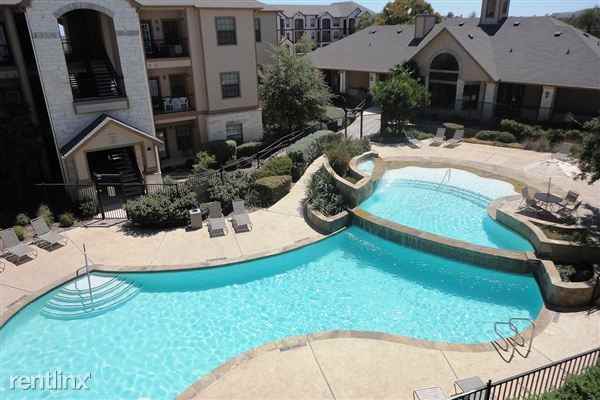 Vance Jackson @ Woodstone - Photo 3 of 9