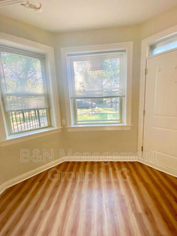 4899 N Hermitage Ave #GR - Photo 4 of 9