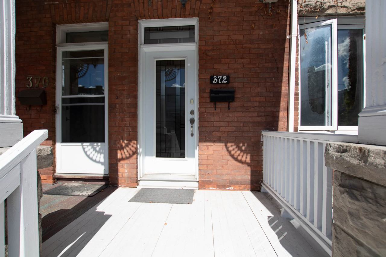 372 MacKay Street - Photo 2 of 31