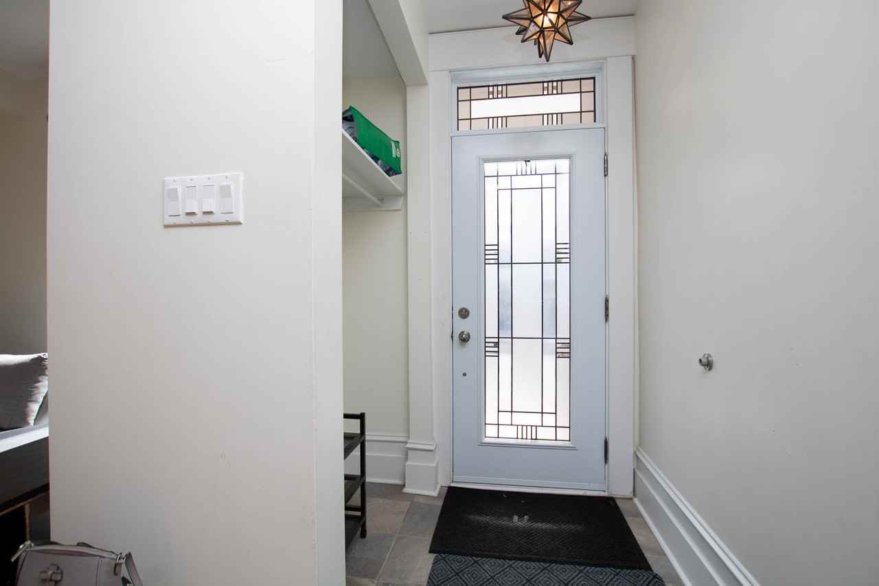 372 MacKay Street - Photo 3 of 31