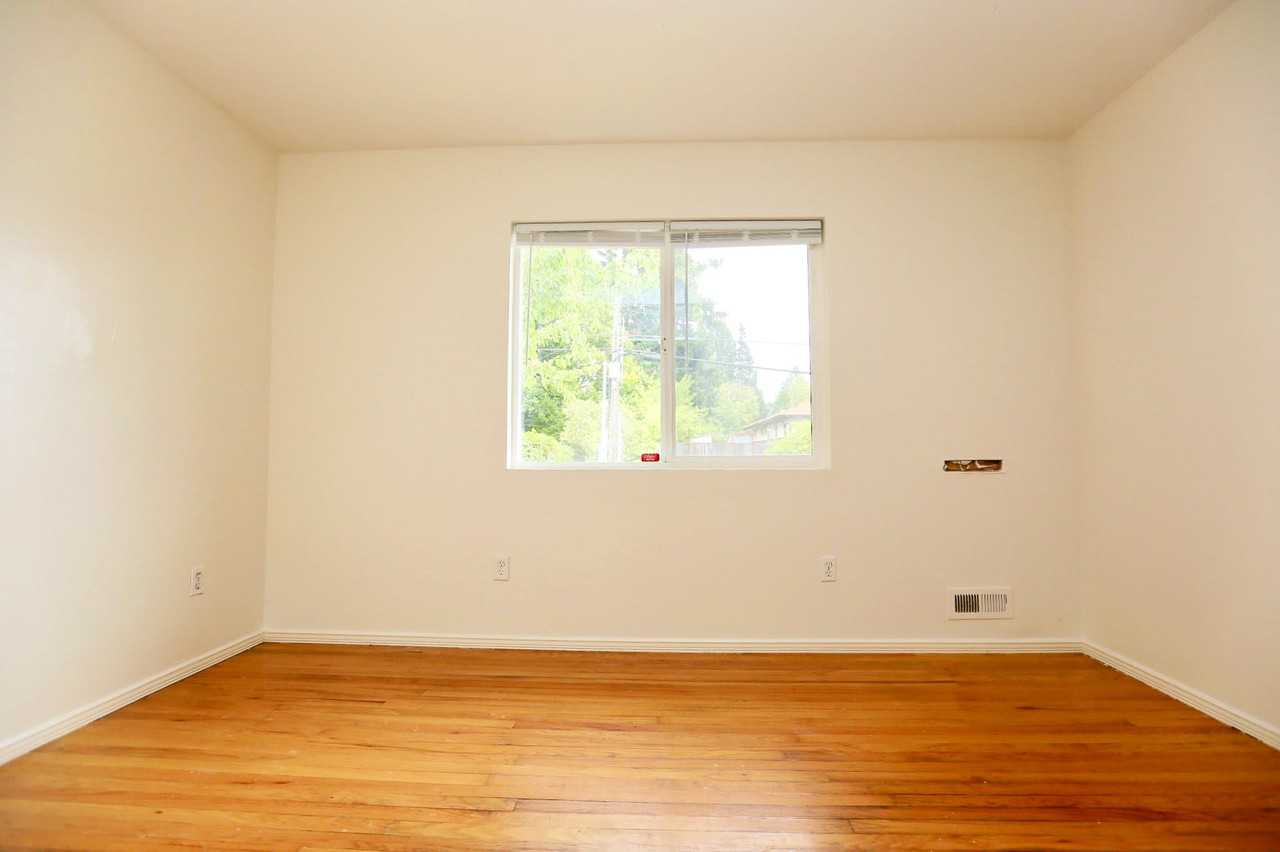 7265 46th Ave S - Photo 3 of 13