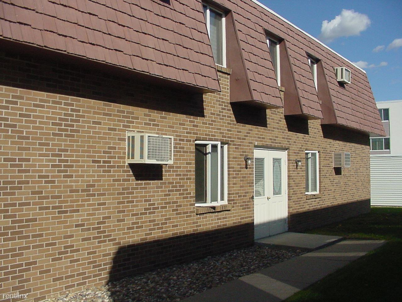 1015 Laramie Dr - Photo 2 of 3