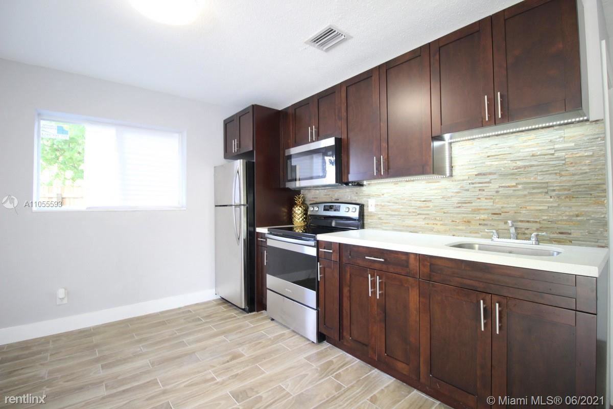 647 Nw 3rd Ave