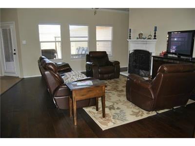 1278 Waters Edge Dr - Photo 2 of 15