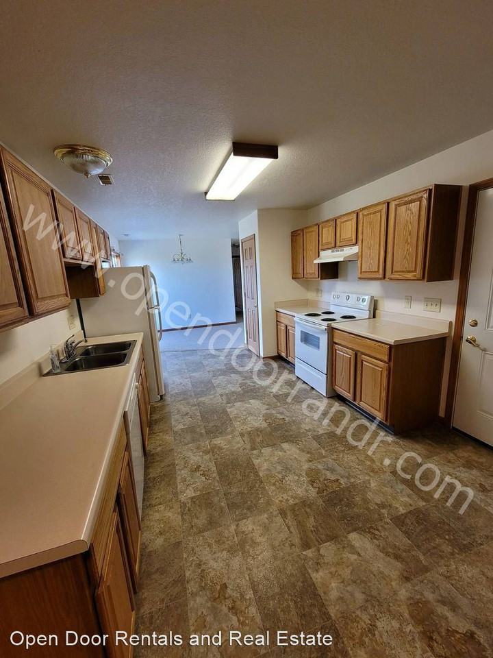 610-658 Trail Ridge Road - Photo 2 of 17