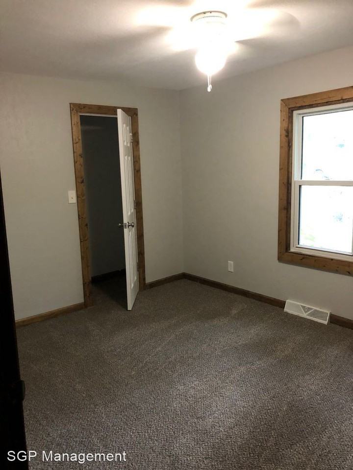 7938 Case Dr - Photo 3 of 11