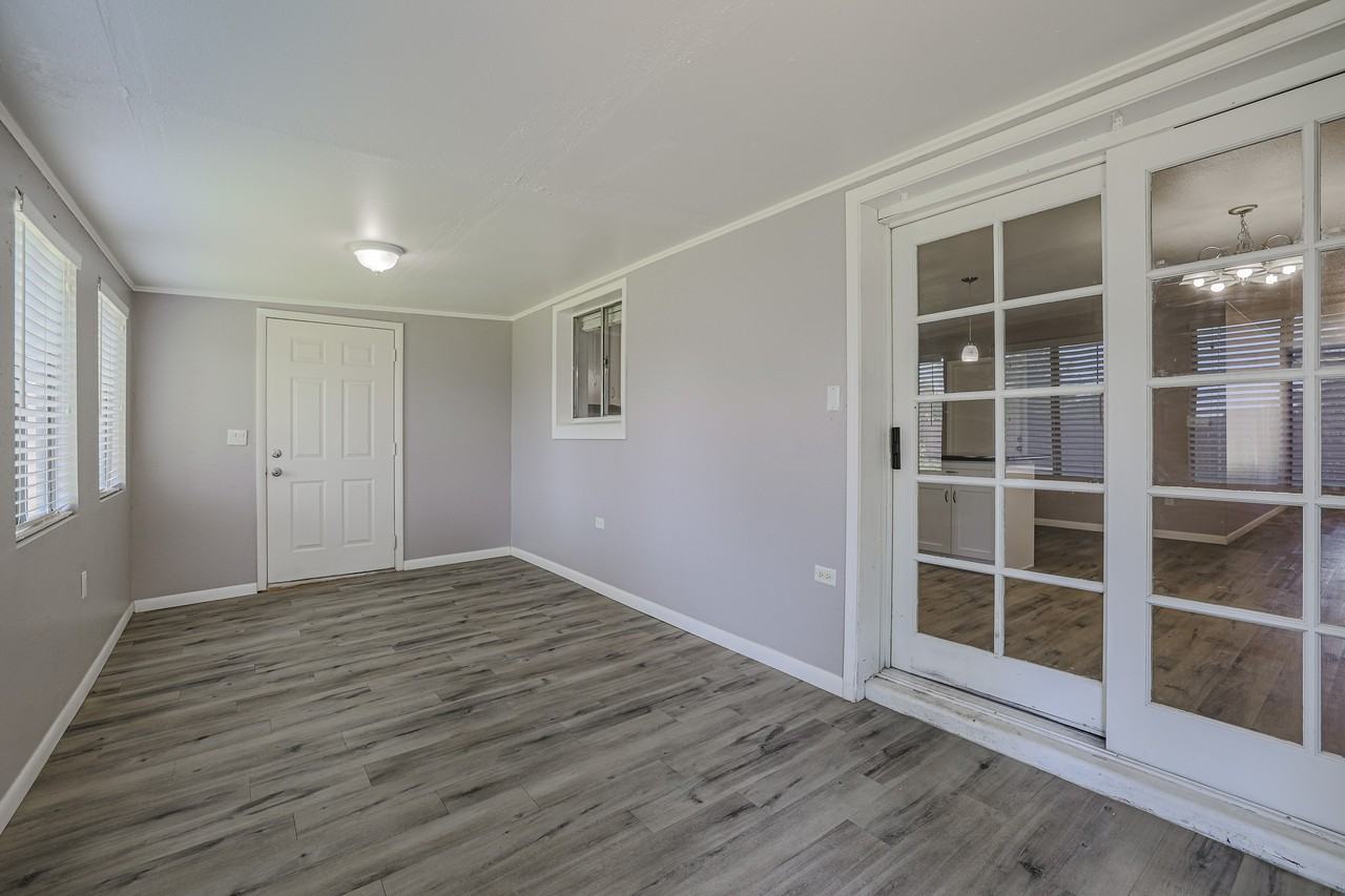 6312 South College Avenue - Photo 4 of 35