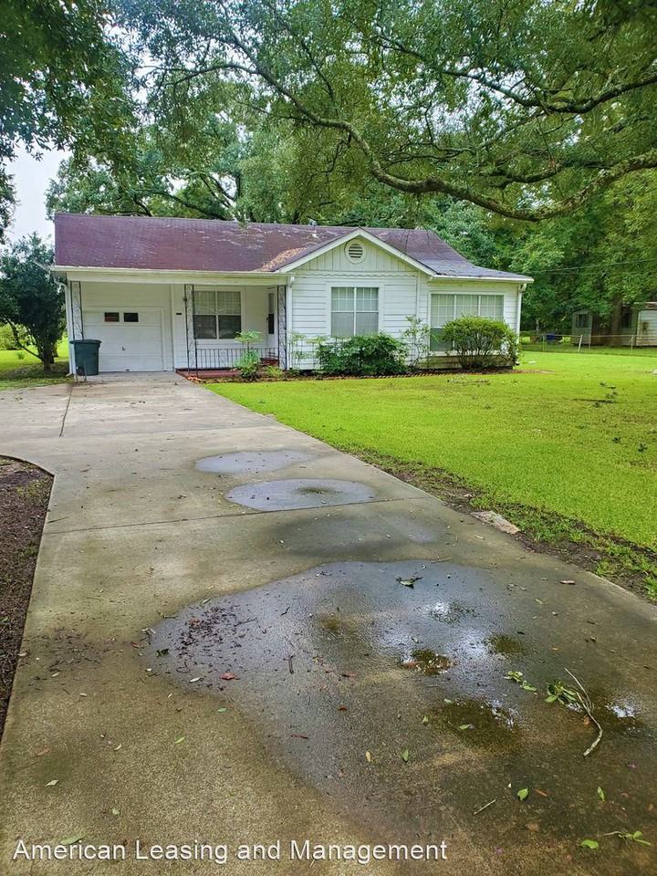 6055 Highway 105, Beaumont, TX 77708 2 Bedroom House for 1,225/month