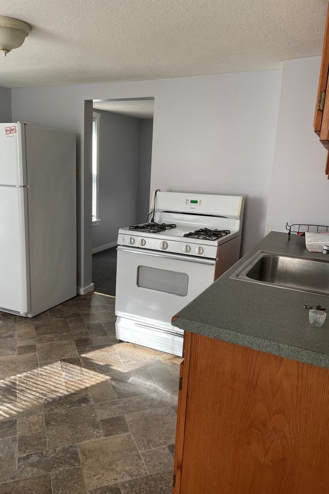 323 1/2 Sw Lindenwood Ave - Photo 2 of 6