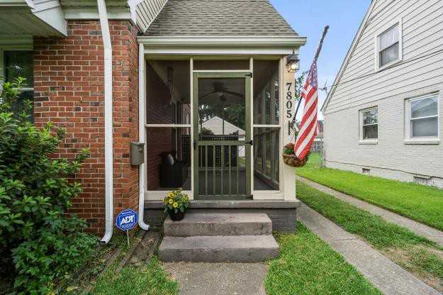 7805 Sheryl Dr - Photo 2 of 31