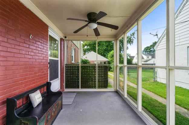 7805 Sheryl Dr - Photo 3 of 31
