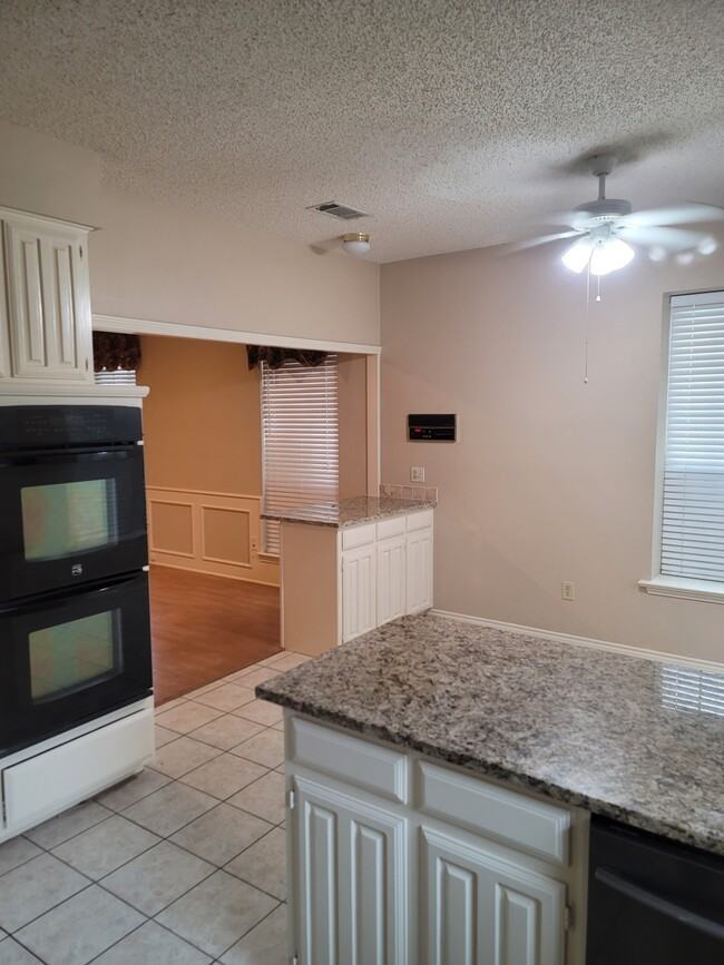 2712 Powderhorn Dr - Photo 3 of 12