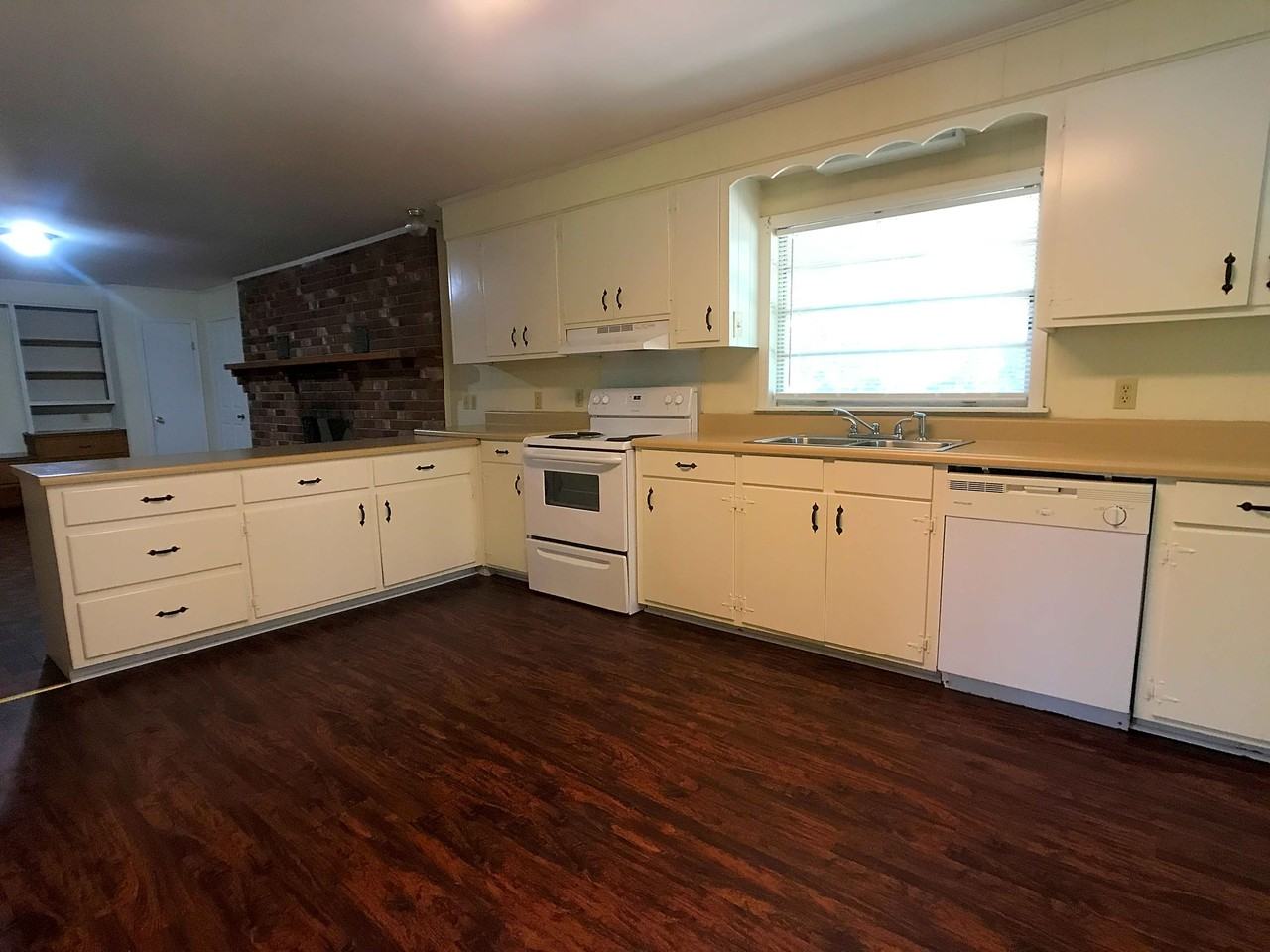 817 Highway 80 - Photo 2 of 10