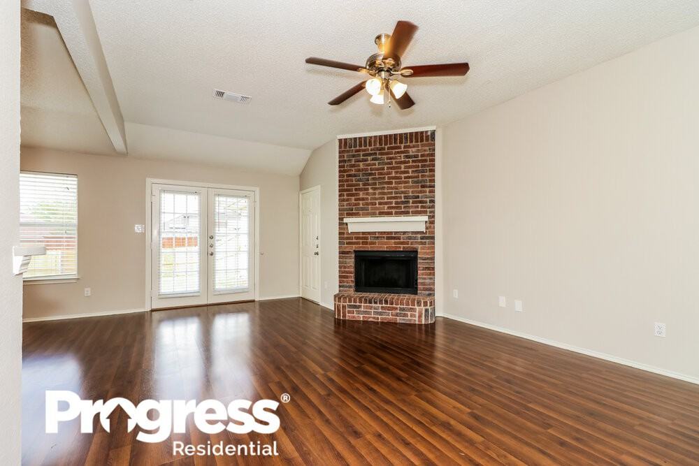 229 Wedgewood Ln - Photo 3 of 16