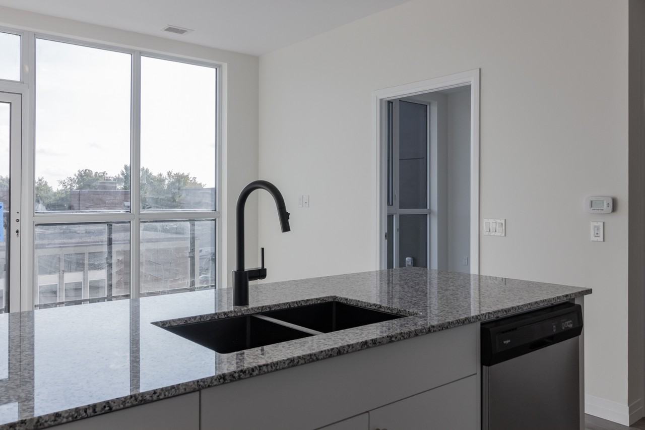 60 Charles Street West #409 - Photo 6 of 54