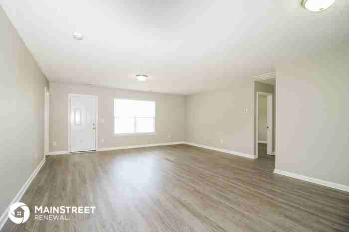 484 Bedford Knoll Dr - Photo 3 of 16