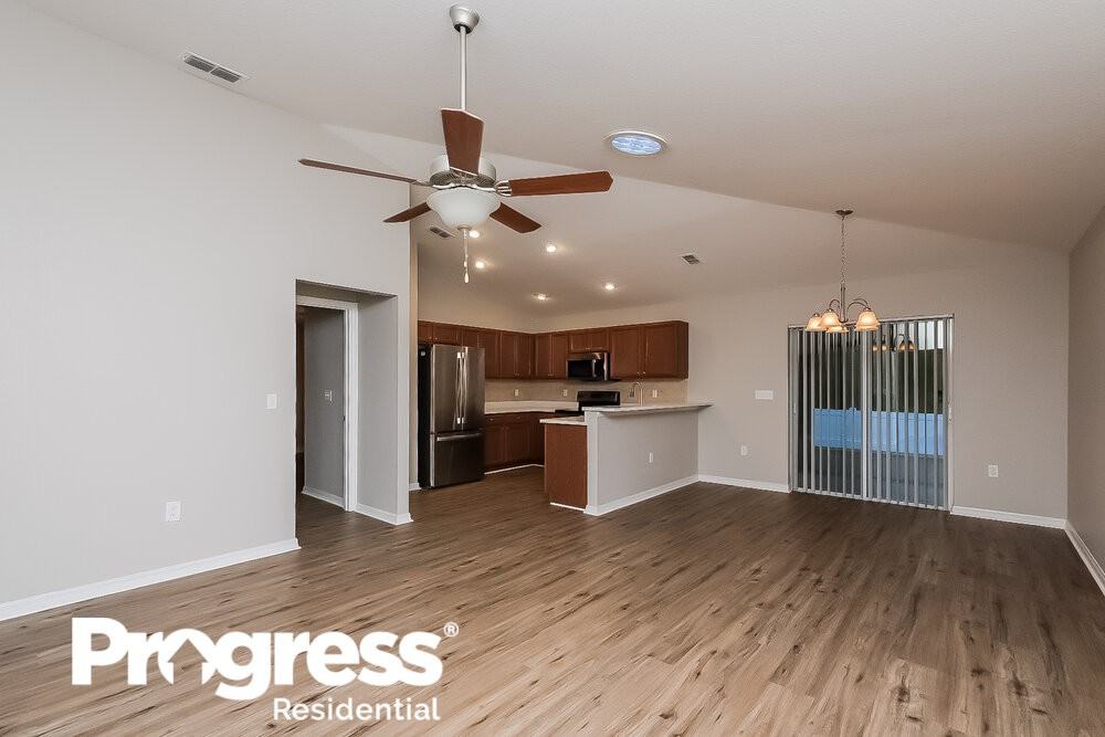 34802 Redding Ln - Photo 3 of 16
