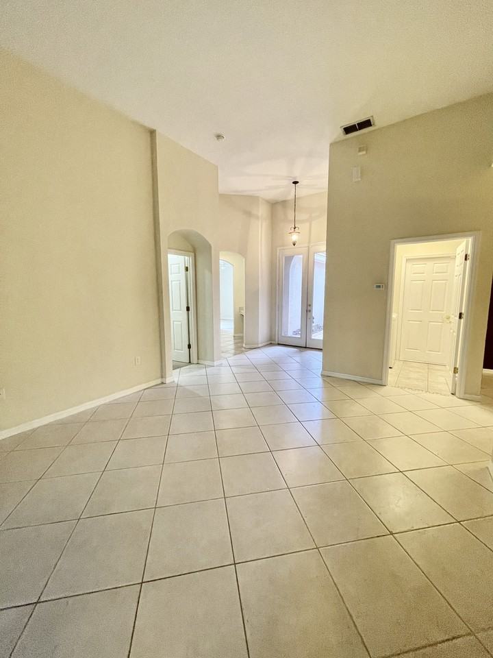 1047 Lascala Dr - Photo 4 of 26