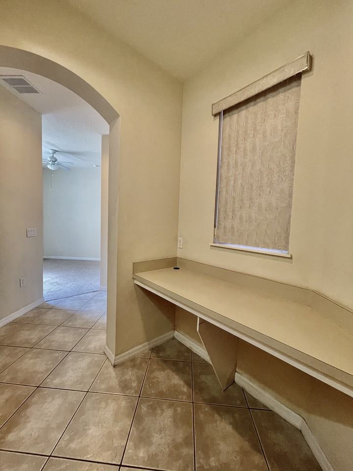 1047 Lascala Dr - Photo 5 of 26