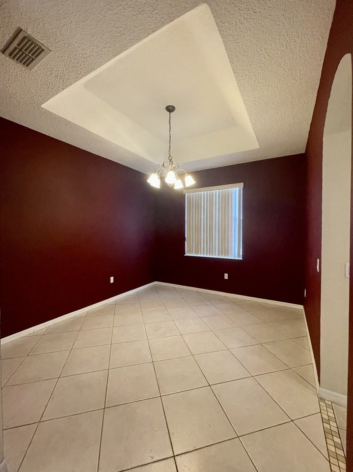 1047 Lascala Dr - Photo 7 of 26