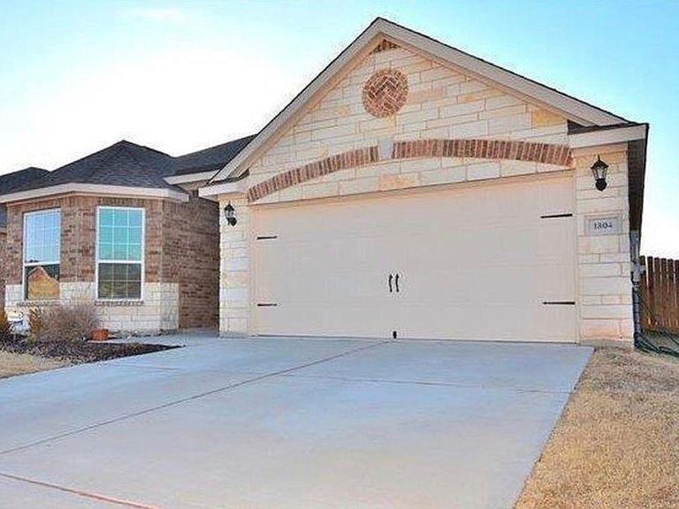 1804 Olive Ln - Photo 2 of 12