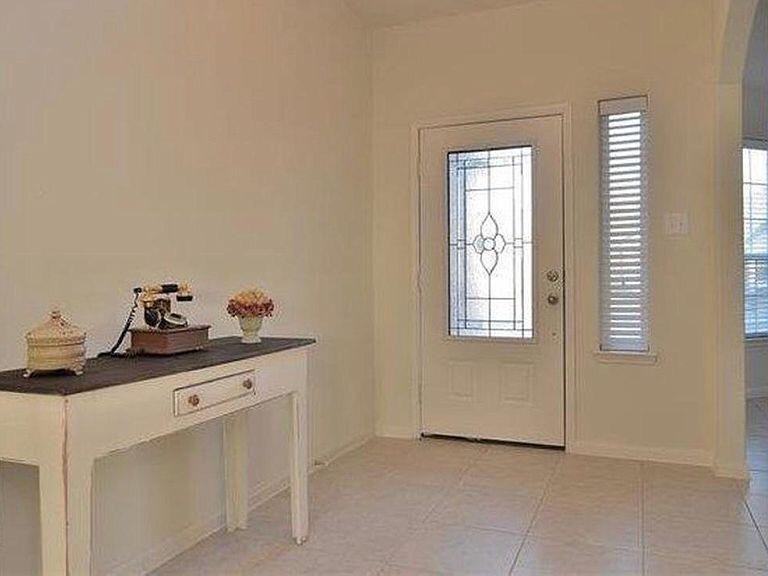 1804 Olive Ln - Photo 3 of 12