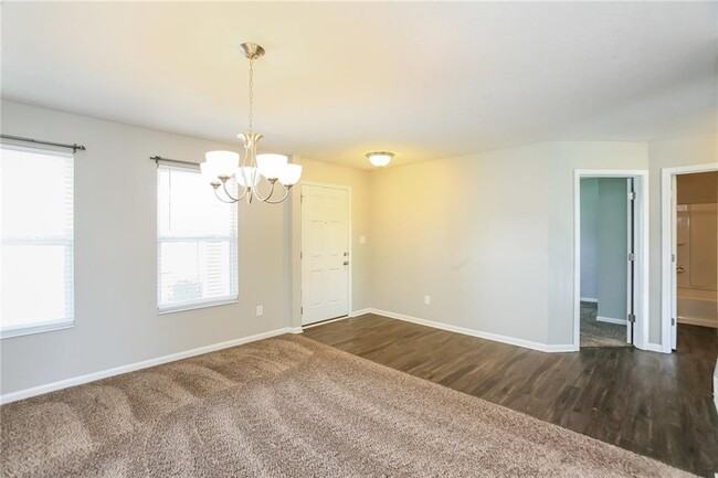 631 Holiday Dr - Photo 3 of 10