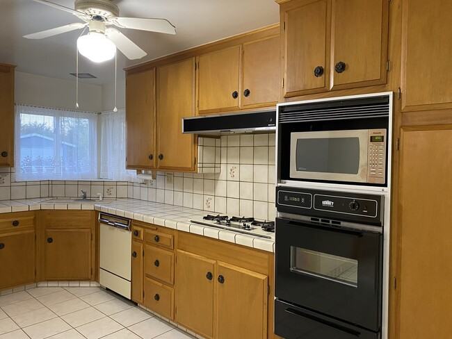 332 Landsford St - Photo 3 of 9