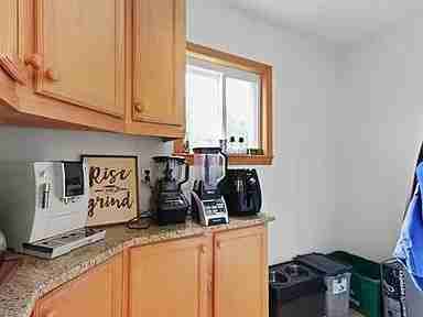 80 Washington Ave - Photo 2 of 11