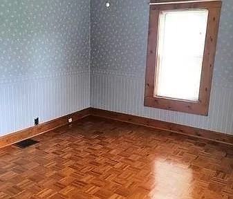 561 Willard St - Photo 2 of 8