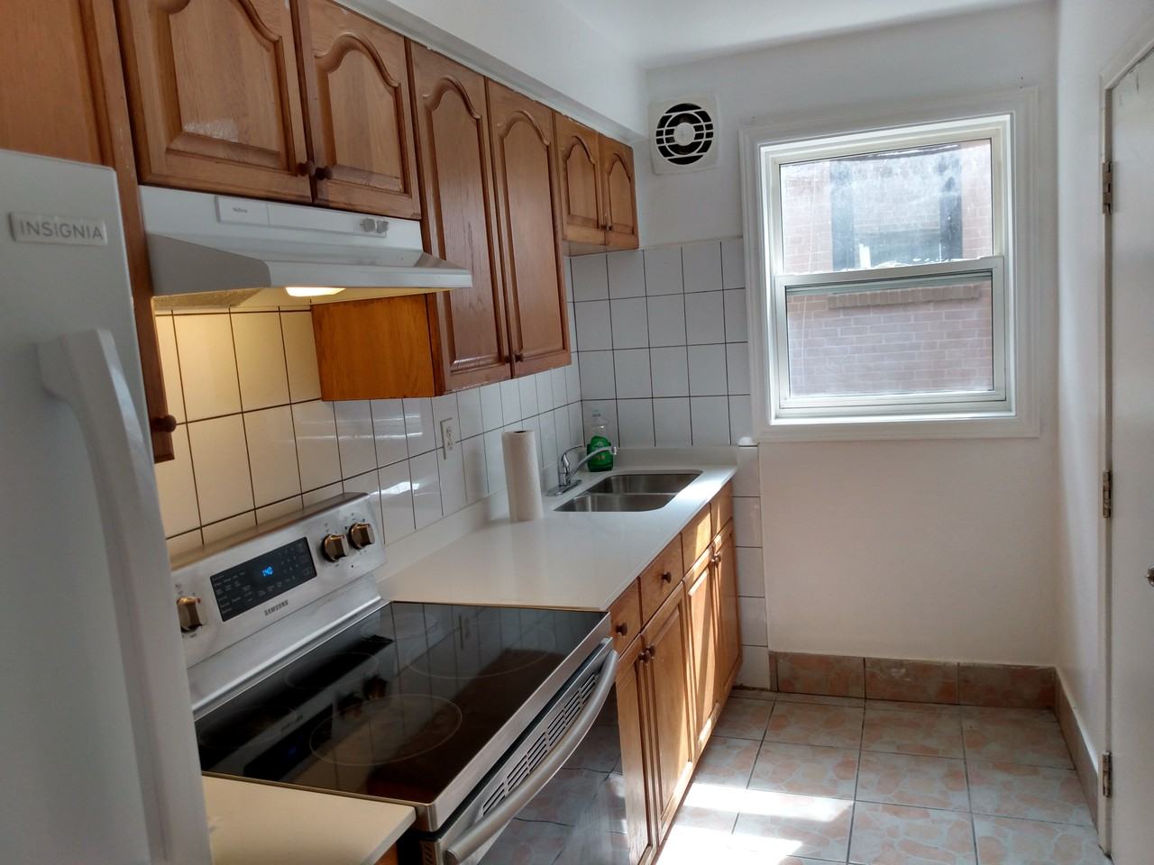 74 Edinborough Crt #1stFL - Photo 3 of 8