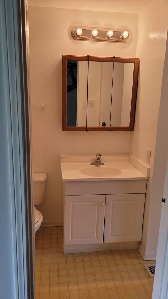 103 South Lynchburg Street - Photo 3 of 17