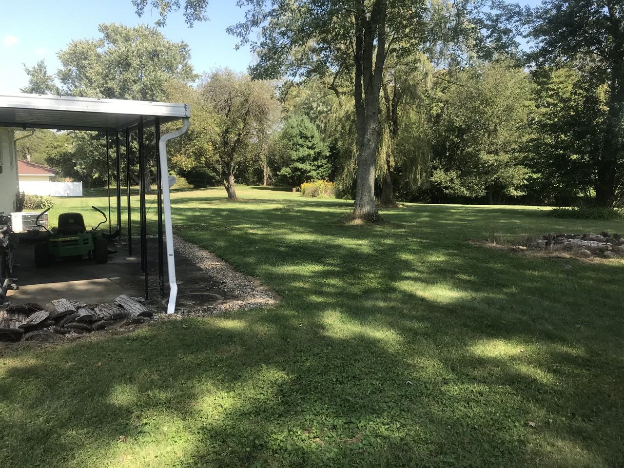 1419 Resthaven Dr - Photo 2 of 12