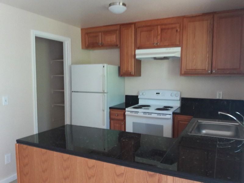 210 Chicago Blvd S #A - Photo 3 of 11